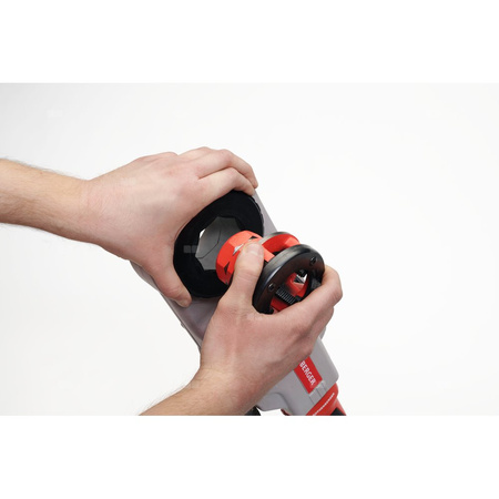 SUPERTRONIC 2000 E z imadłem, z głowicami BSPT R 1/2'' - 3/4'' - 1'' - 1 1/4'' - 1 1/2'' - 2'', z adaptorem ROFIX, bez akumulatora i ładowarki AMP